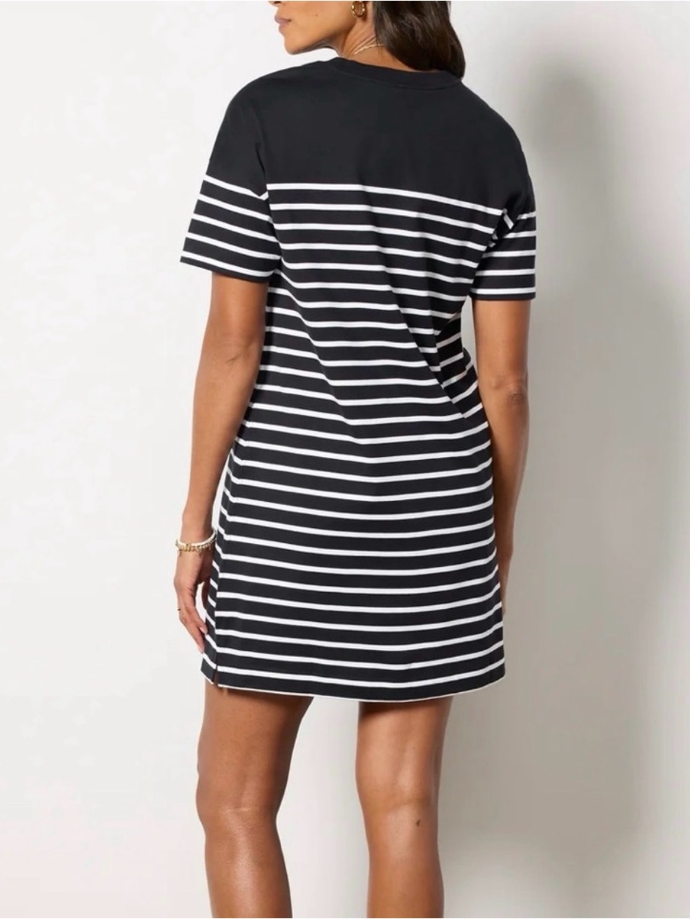 Evereve Emersyn T-Shirt Dress Black with White Stripes Women’s Size M NWT - Picture 2 of 6